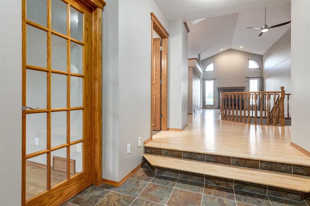 73 Scripps Landing NW, Calgary — photo 3 of 50