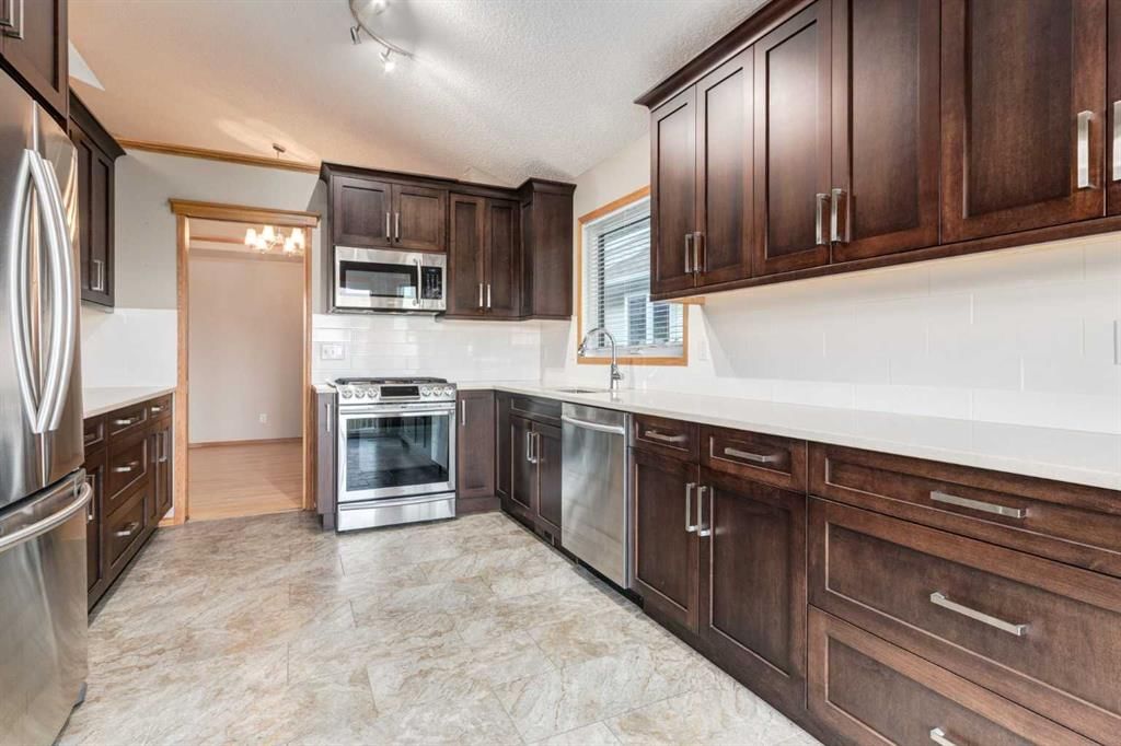 73 Scripps Landing NW, Calgary — photo 4 of 50