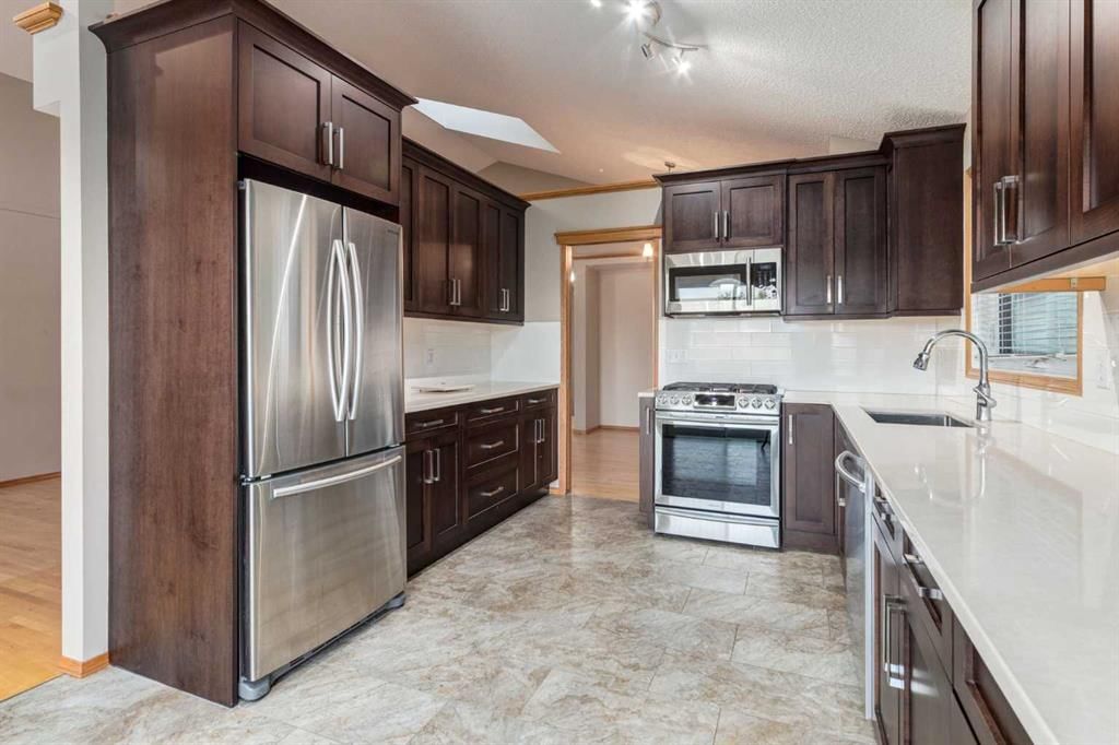 73 Scripps Landing NW, Calgary — photo 5 of 50