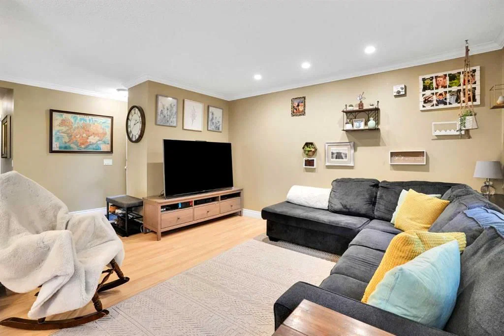 158 Rundleview Close NE, Calgary — photo 3 of 47
