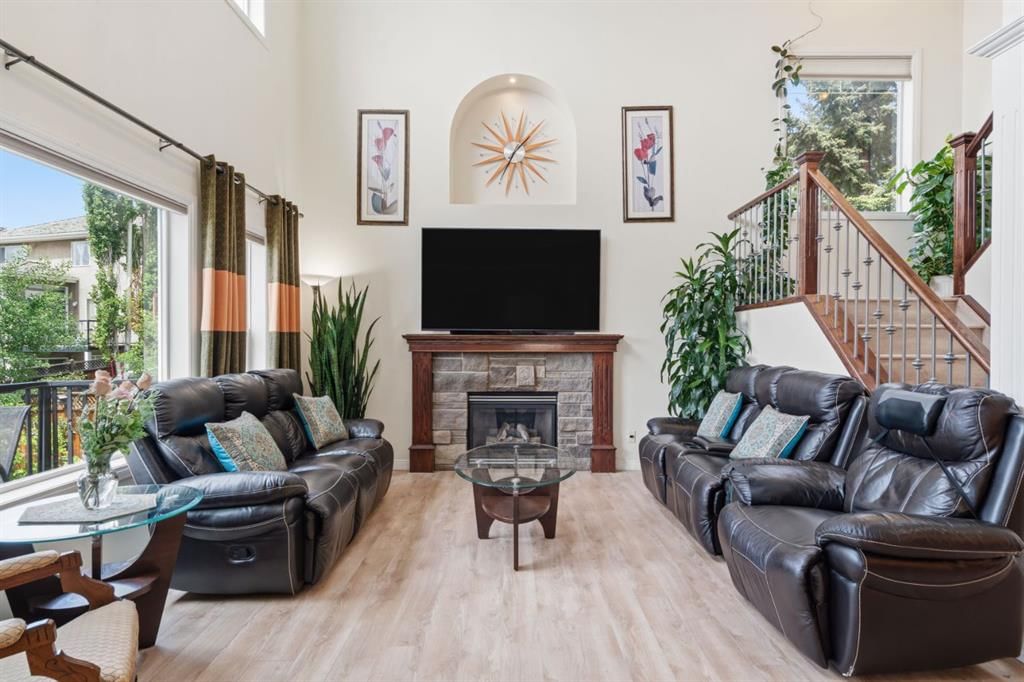 21 Royal Ridge Hill NW, Calgary — photo 3 of 47