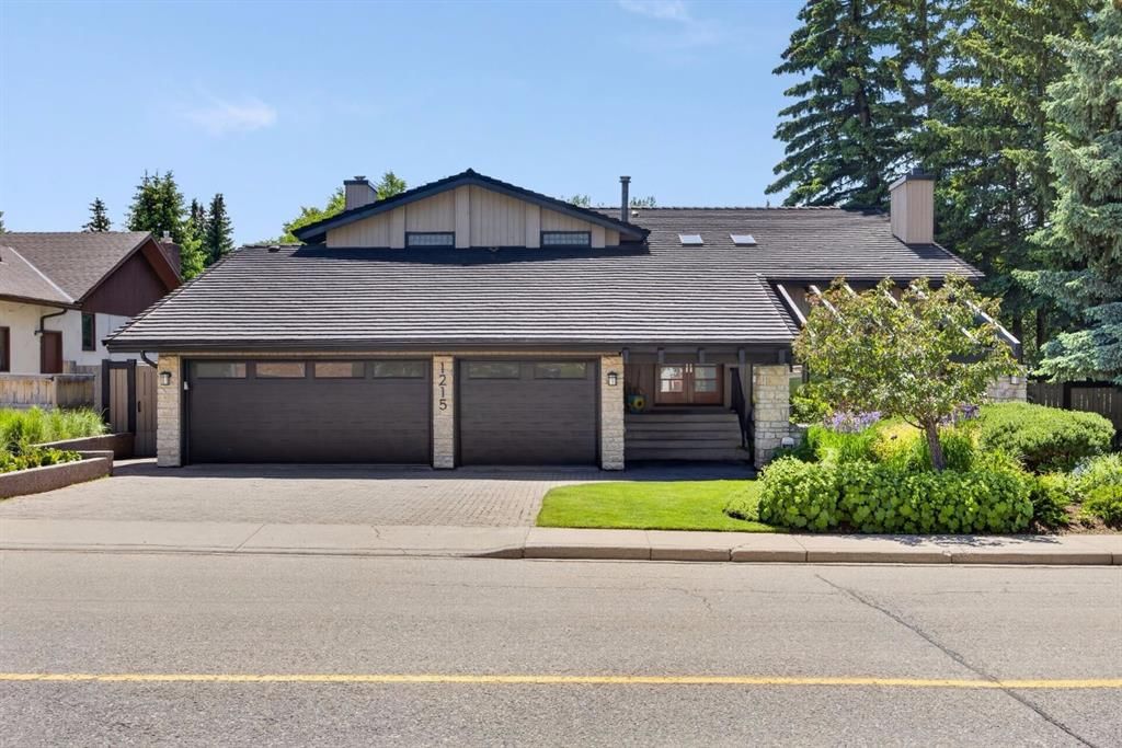 1215 Varsity Estates Drive NW, Calgary — main listing photo