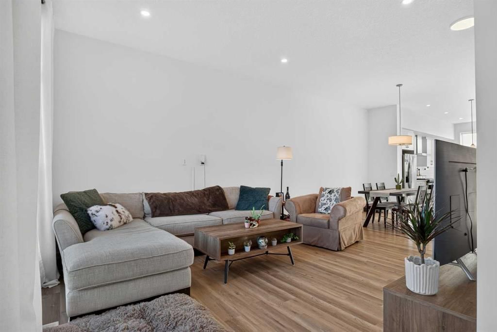 191 Magnolia Way SE, Calgary — photo 4 of 50