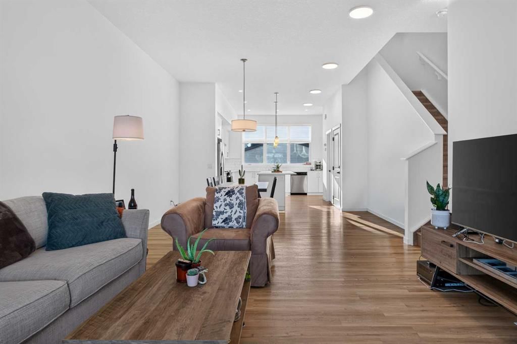 191 Magnolia Way SE, Calgary — photo 5 of 50