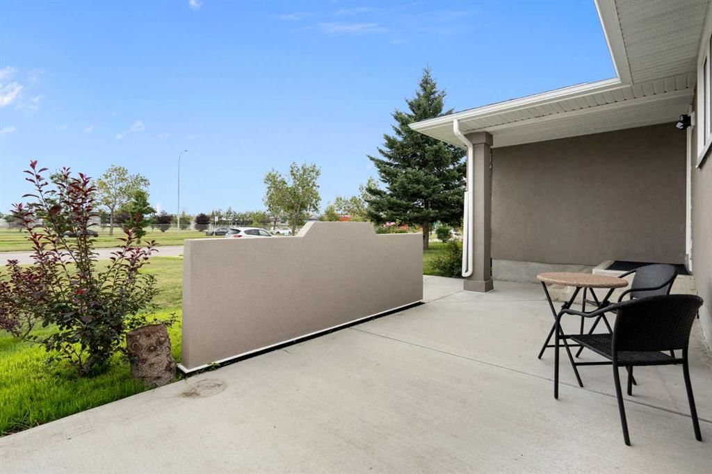 5259 Rundleview Road NE, Calgary — photo 3 of 41