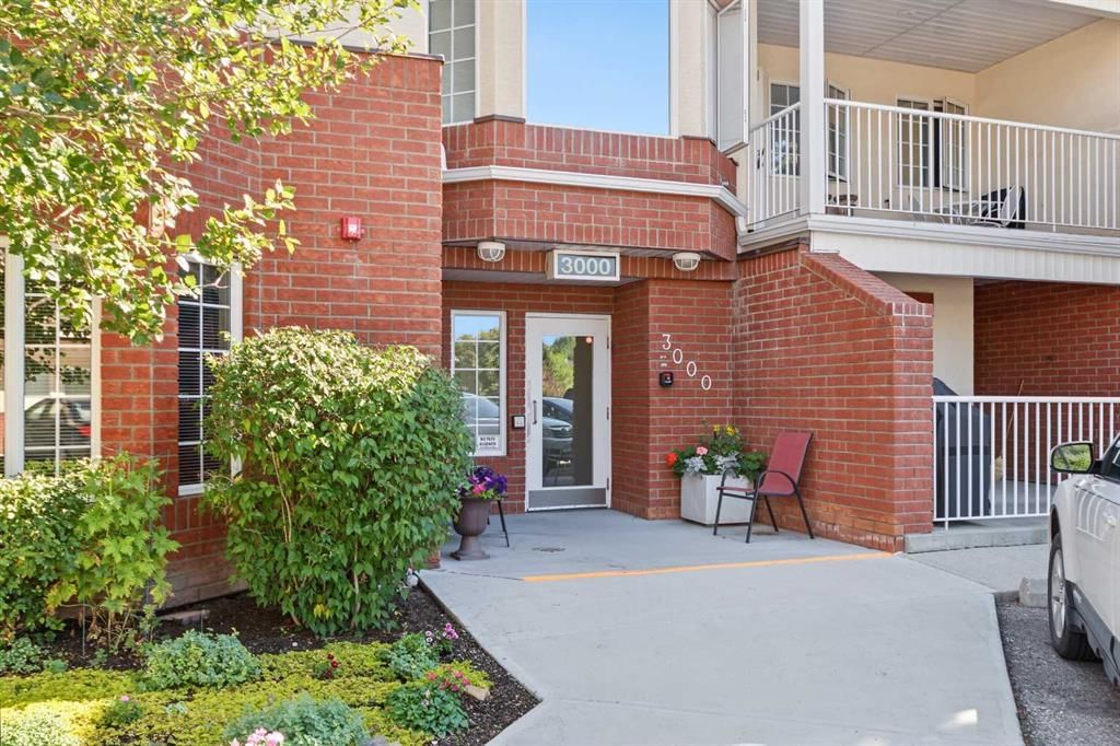 #, 3308 Sienna Park Green SW, Calgary — photo 2 of 32