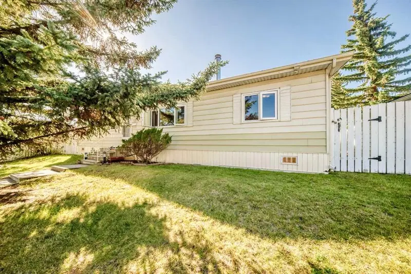 127 Huntwell Place NE, Calgary — photo 3 of 27