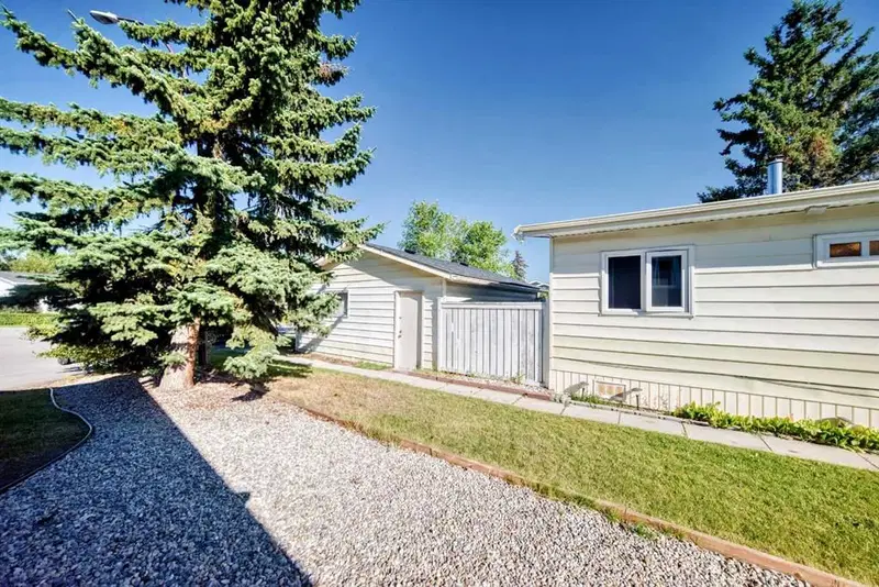 127 Huntwell Place NE, Calgary — photo 5 of 27