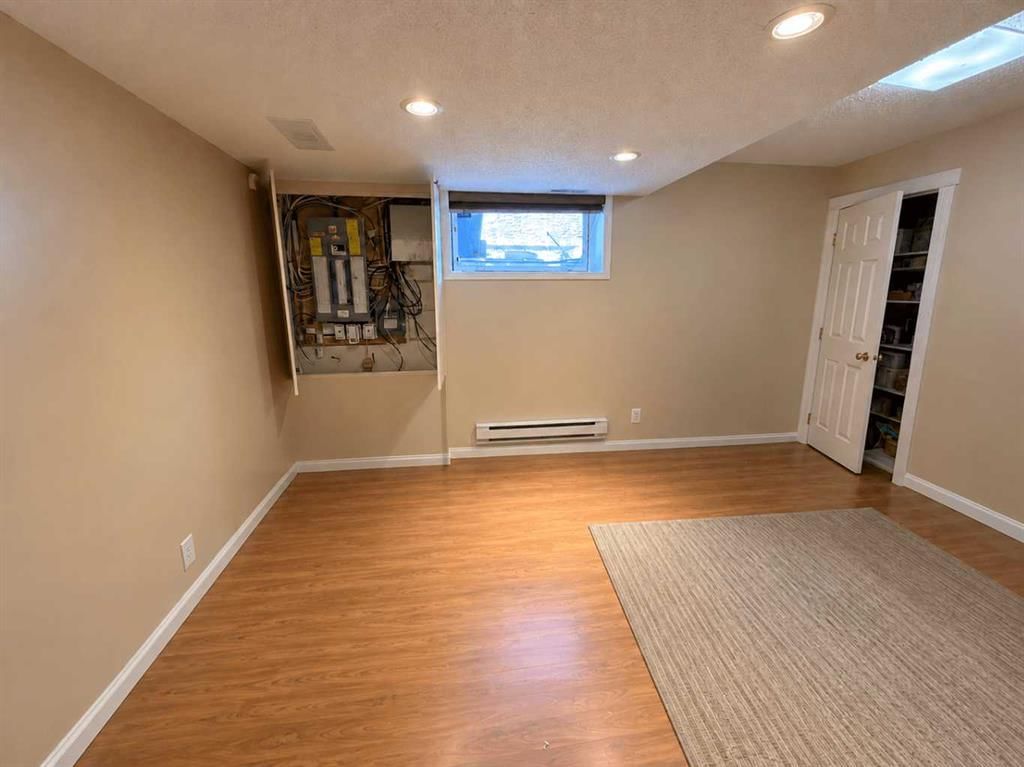 76 Valley Creek Crescent NW, Calgary — photo 5 of 42