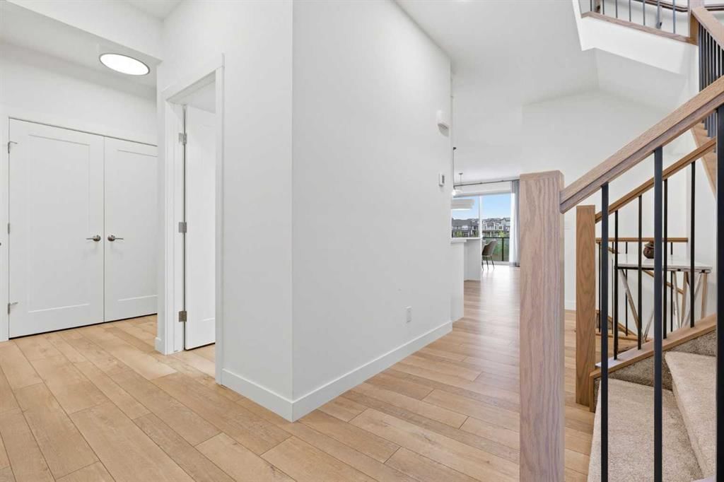 110 Rowley Way NW, Calgary — photo 3 of 50