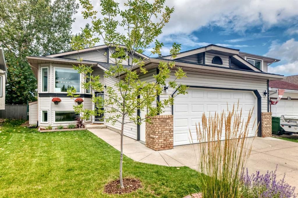 124 Shawinigan Way SW, Calgary — main listing photo