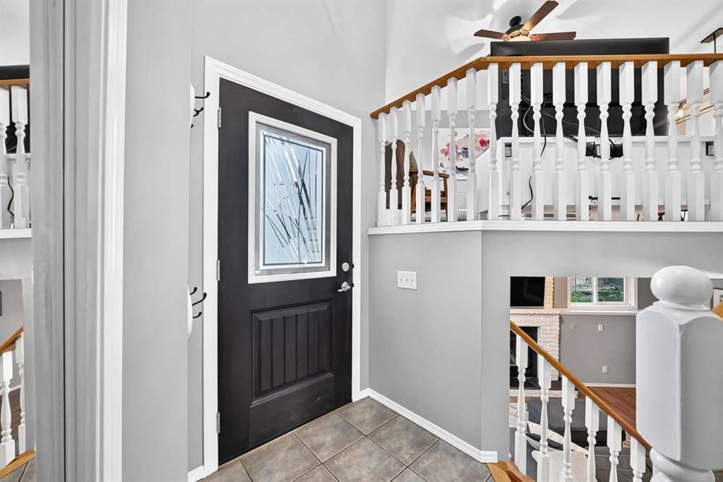 124 Shawinigan Way SW, Calgary — photo 3 of 48