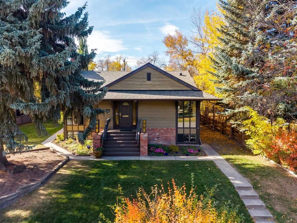 3025 Roxboro Glen Road SW, Calgary — main listing photo