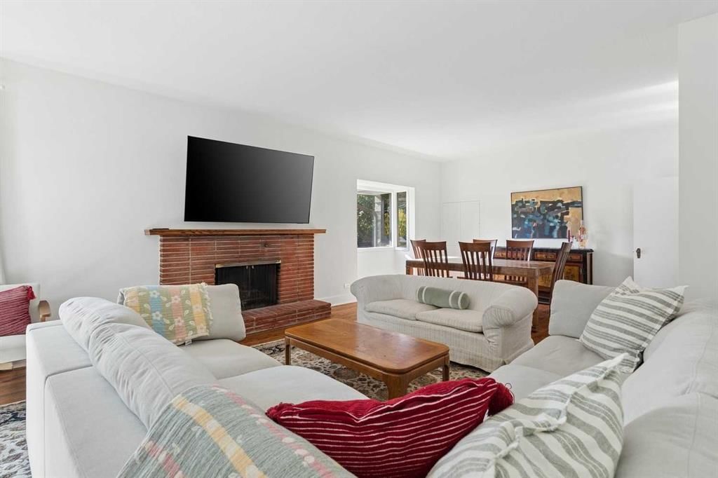 3025 Roxboro Glen Road SW, Calgary — photo 4 of 50
