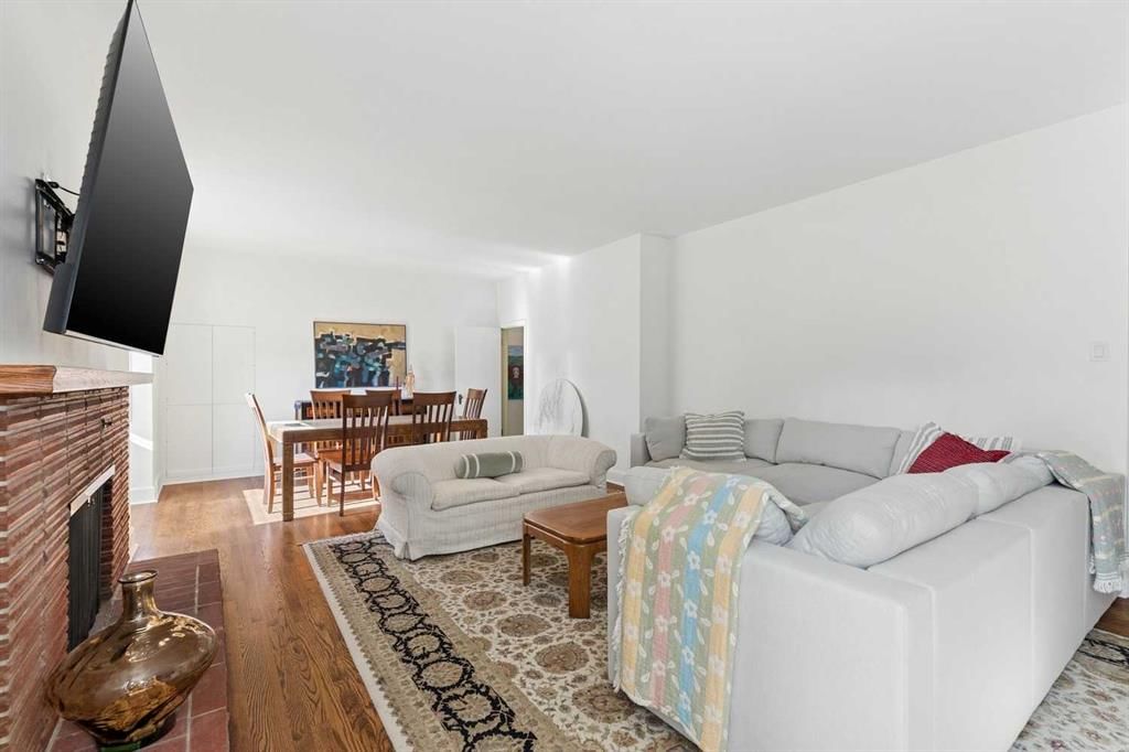 3025 Roxboro Glen Road SW, Calgary — photo 5 of 50