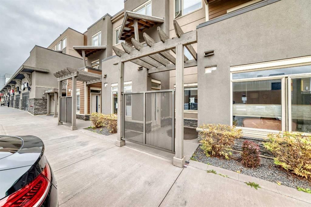 109, 10 Westpark Link SW, Calgary — photo 4 of 26