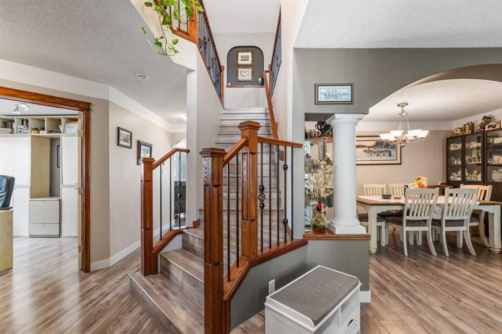 123 Hawkmere View, Chestermere — photo 4 of 48
