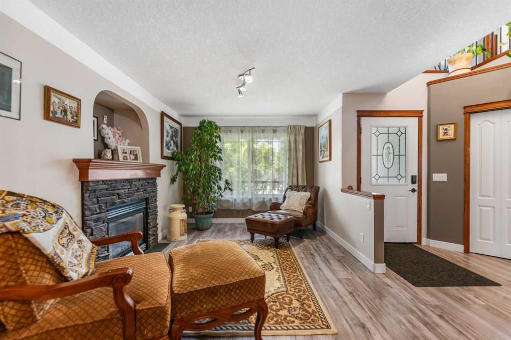123 Hawkmere View, Chestermere — photo 5 of 48