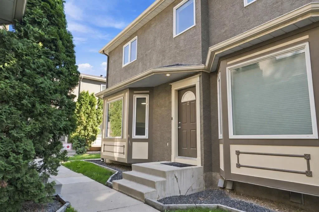 2, 2132 35 Avenue SW, Calgary — main listing photo