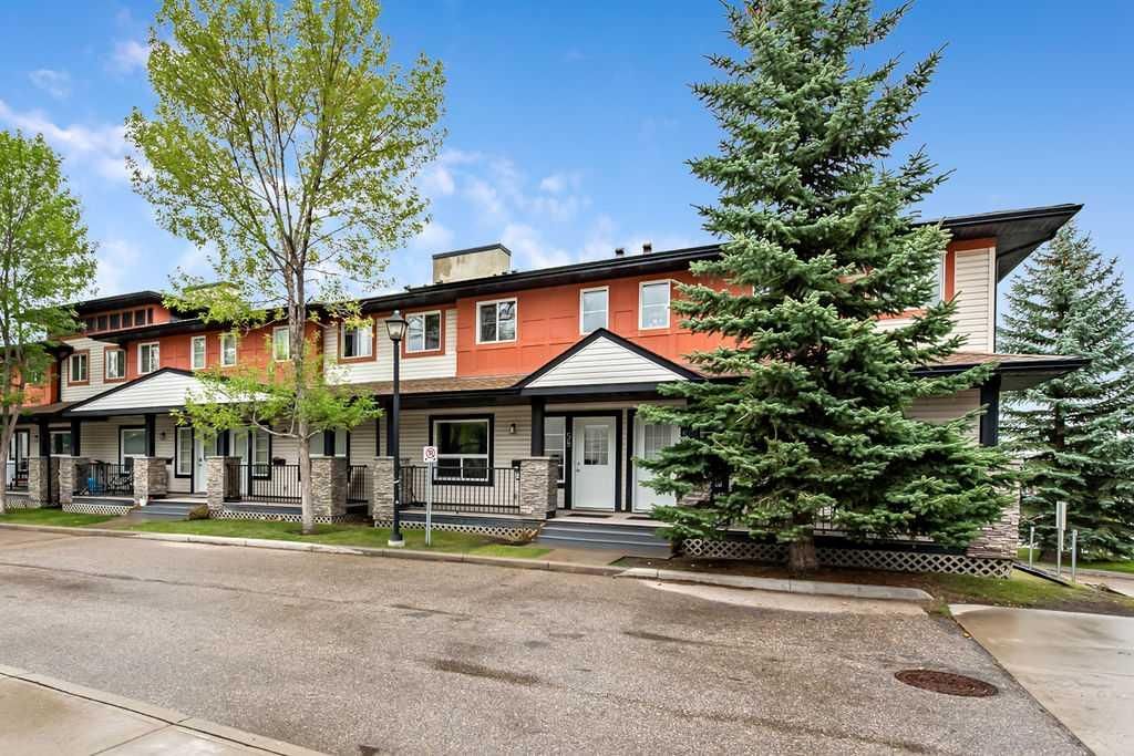 58 Eversyde Common SW, Calgary — photo 3 of 37