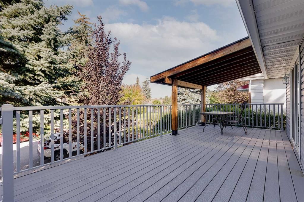 3216 15 Street NW, Calgary — photo 5 of 46