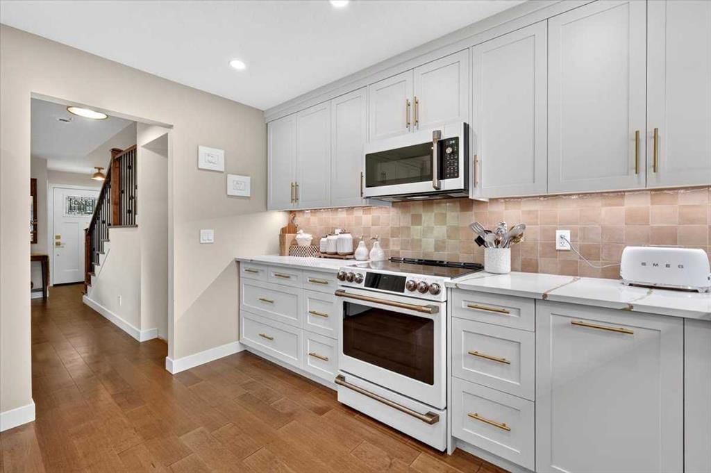 10403 Maplemont Road SE, Calgary — photo 2 of 48