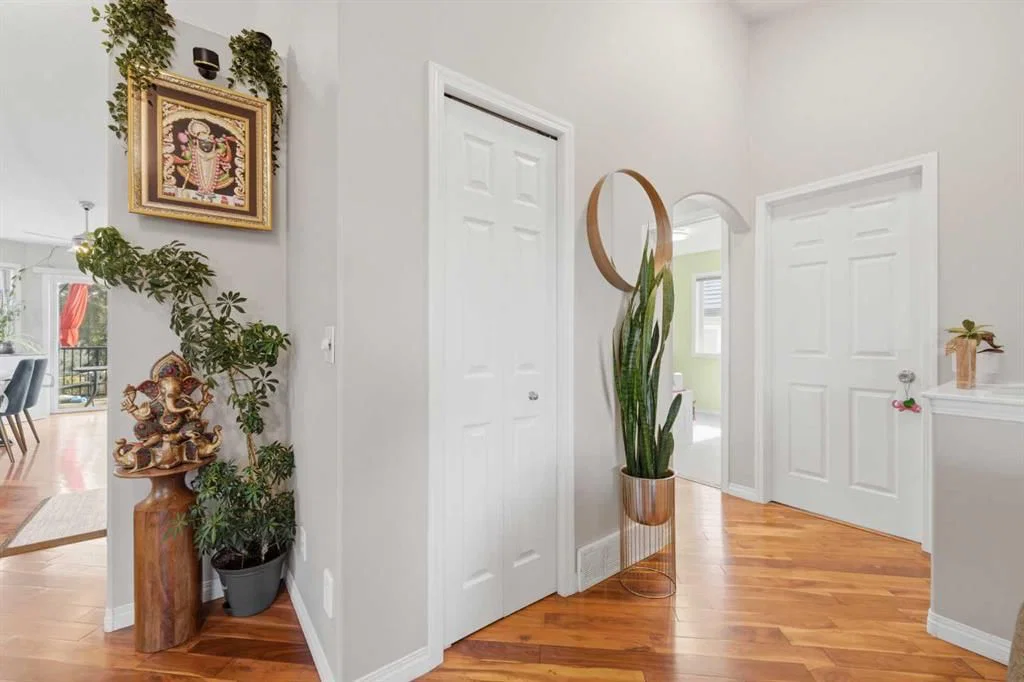 140 Millview Square SW, Calgary — photo 4 of 50