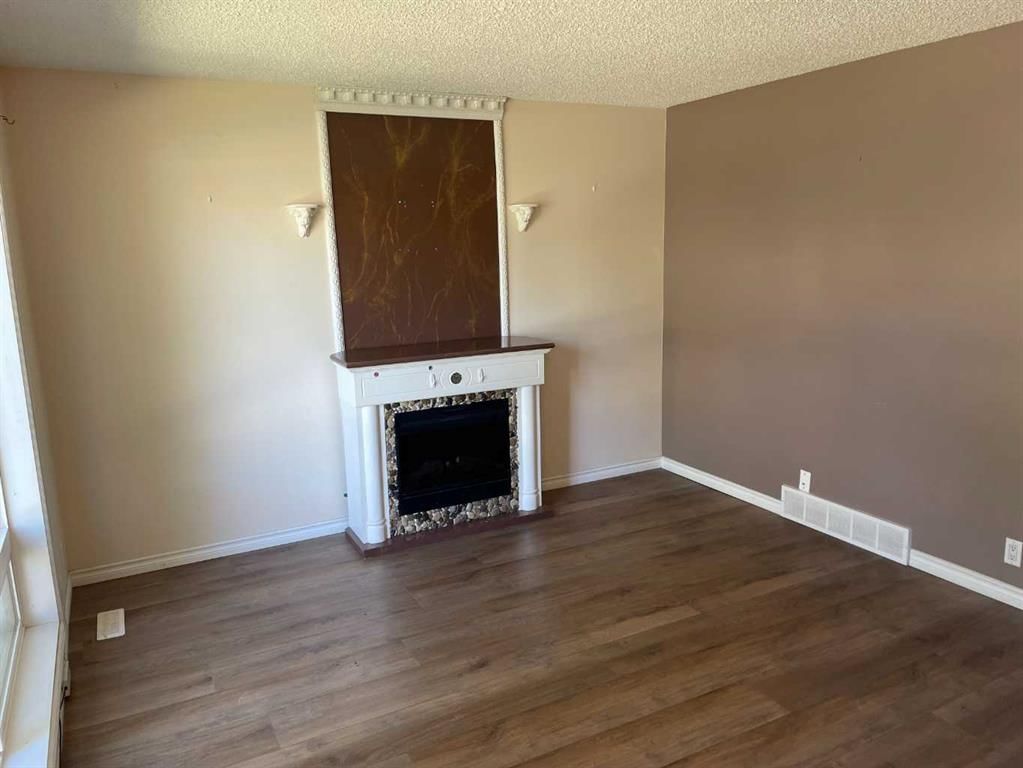 3315 56 Street NE, Calgary — photo 3 of 24
