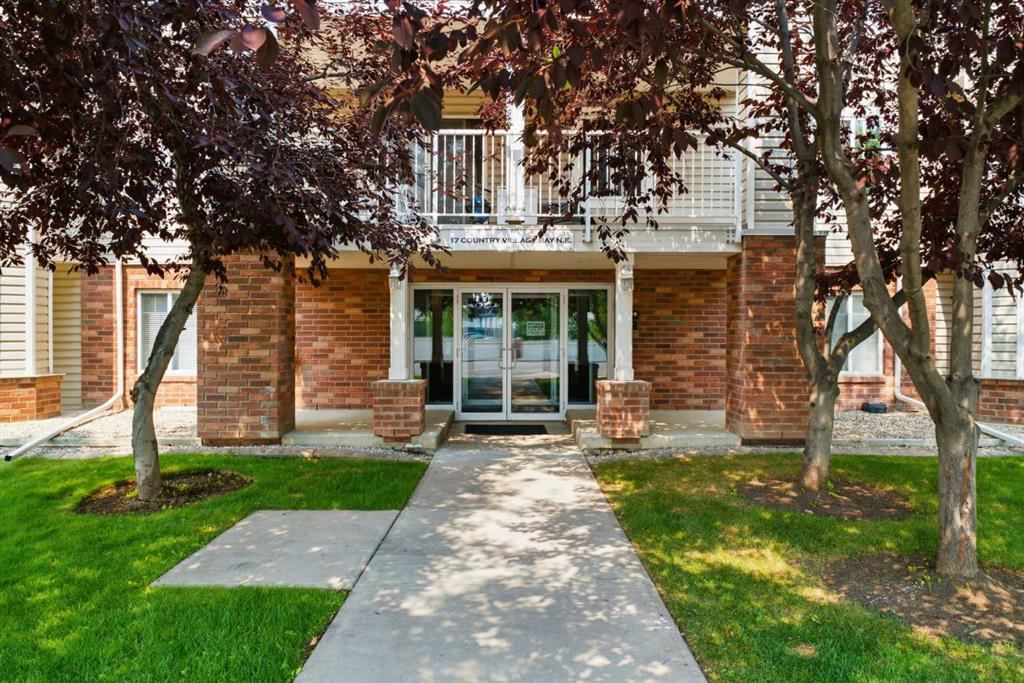 102, 17 Country Village Bay NE, Calgary — main listing photo