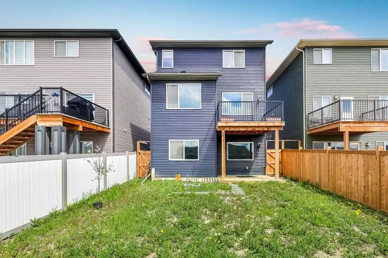 47 Lucas Terrace NW, Calgary — photo 2 of 44