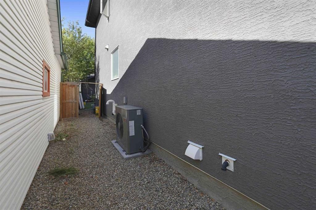 4641 81 Street NW, Calgary — photo 3 of 29