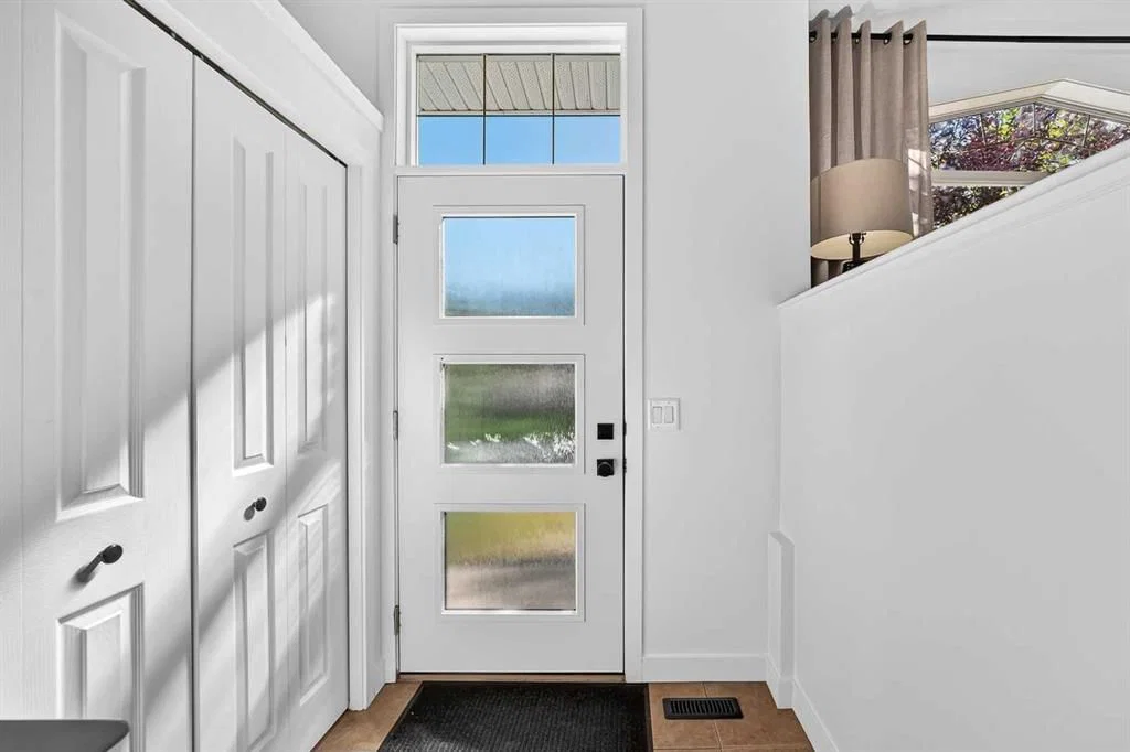 53 Mt Aberdeen Circle SE, Calgary — photo 2 of 38