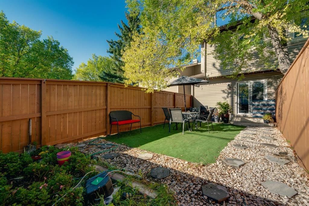 17 Falshire Terrace NE, Calgary — photo 4 of 39