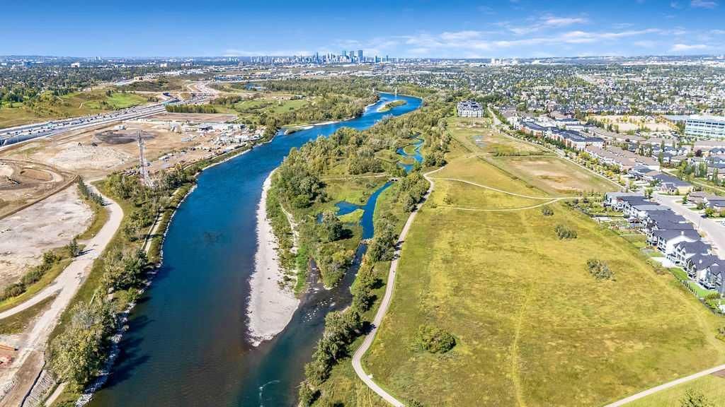 472 Douglas Glen Point SE, Calgary — photo 4 of 50