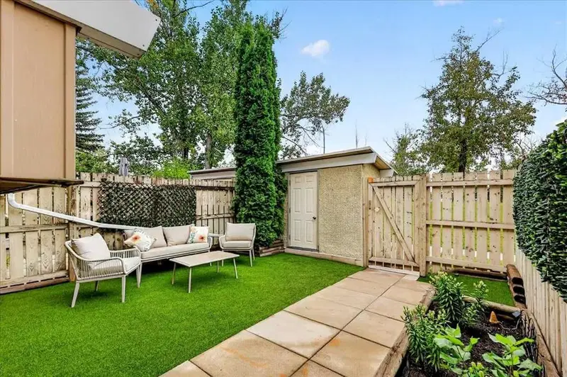 305, 11010 Bonaventure Drive SE, Calgary — photo 2 of 50