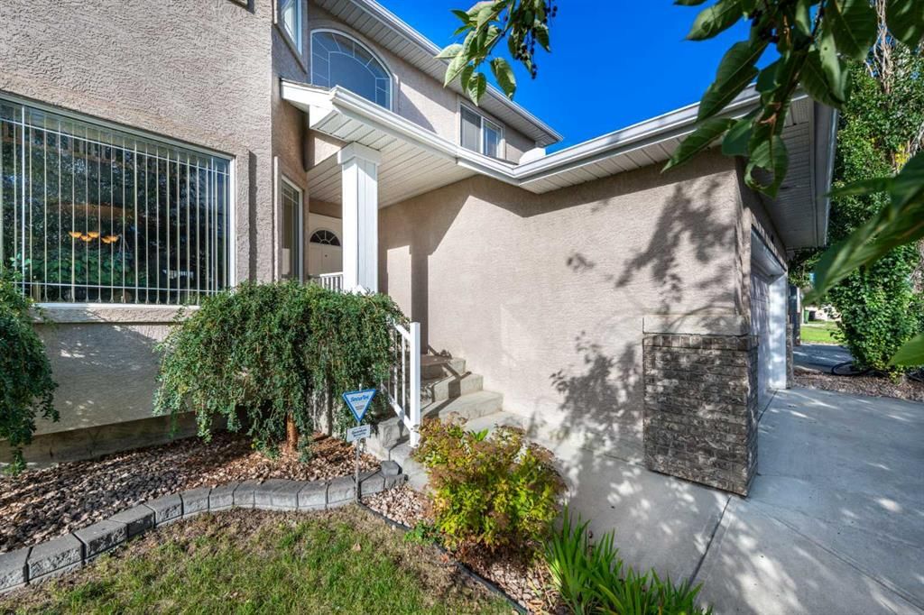 112 Cove Crescent, Chestermere — photo 2 of 39