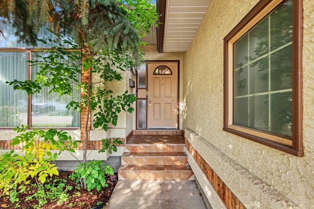1340 Shawnee Road SW, Calgary — photo 2 of 44