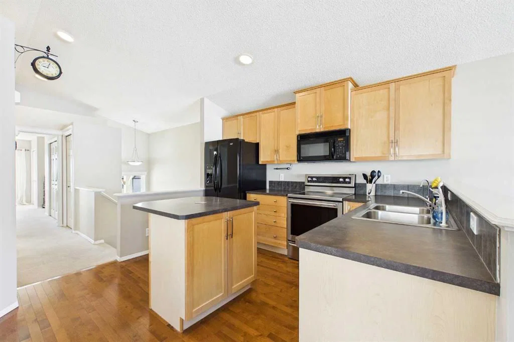 75 Everglen Road SW, Calgary — photo 3 of 40