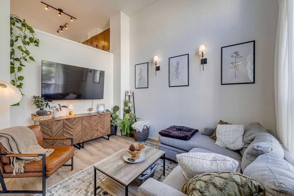 164 Elgin Gardens SE, Calgary — photo 4 of 28
