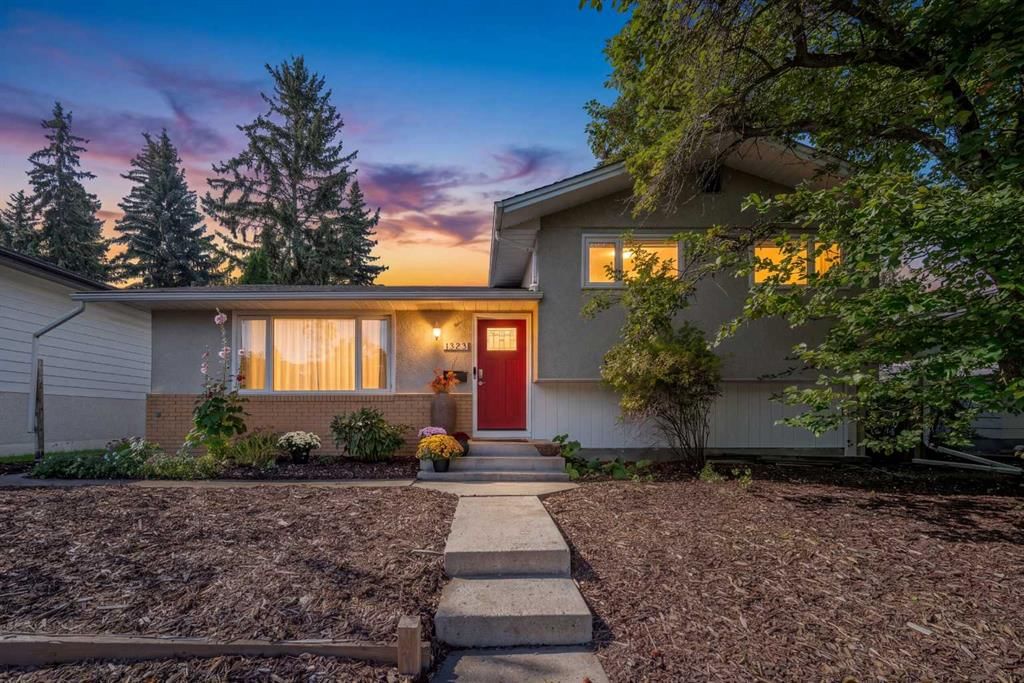 1323 University Drive NW, Calgary — main listing photo