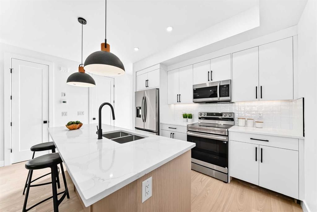 2236 44 Street NW, Calgary — photo 5 of 21