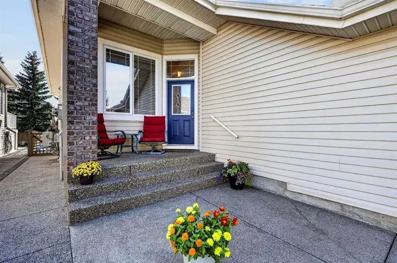 19 West Jensen Place SW, Calgary — photo 3 of 49