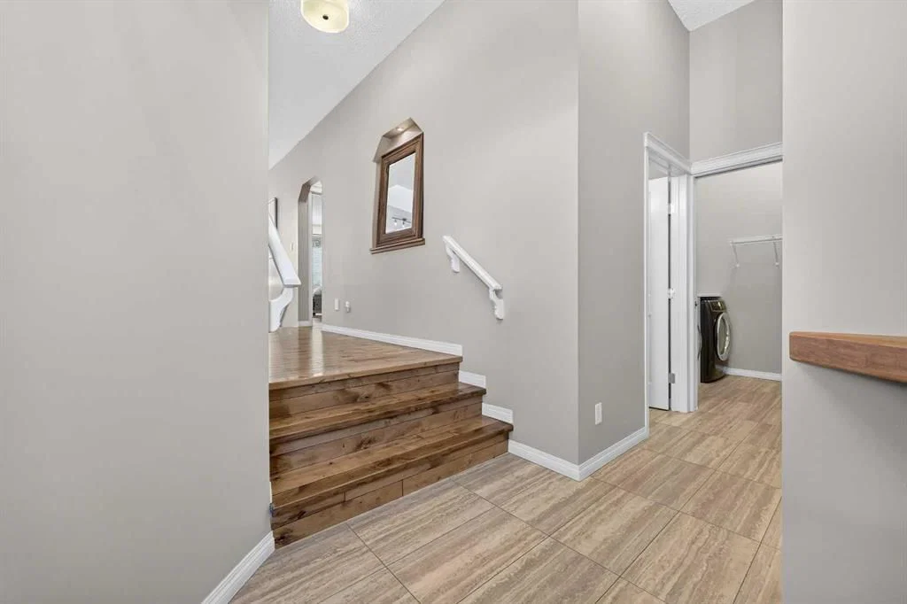 19 West Jensen Place SW, Calgary — photo 4 of 49