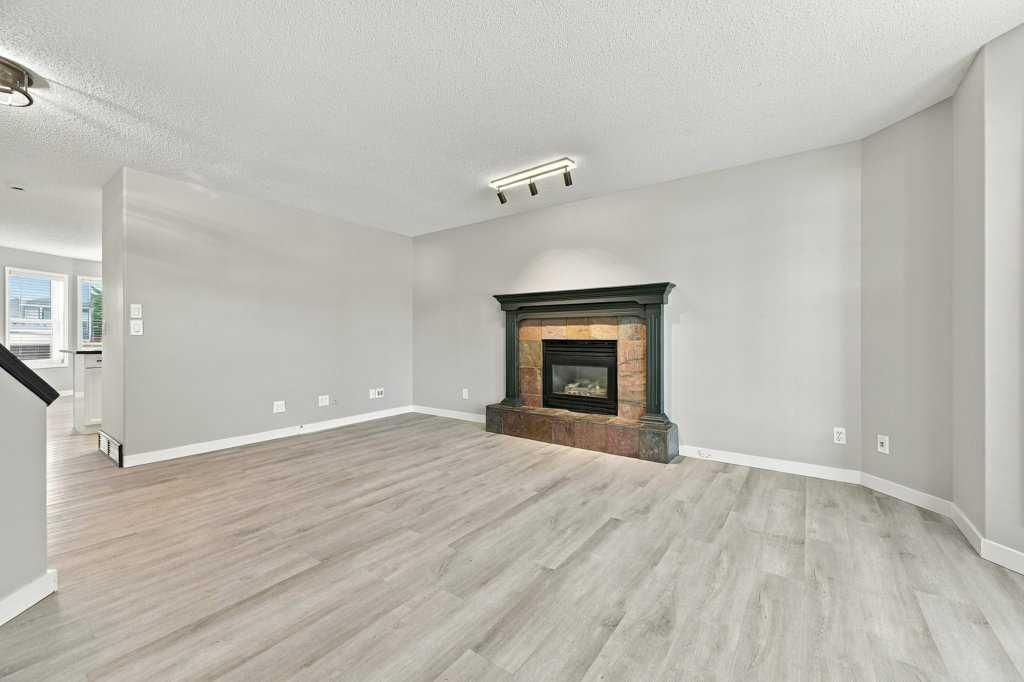 334 Bridlewood Court SW, Calgary — photo 4 of 33