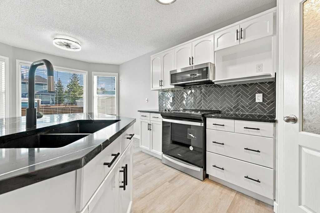 334 Bridlewood Court SW, Calgary — photo 5 of 33