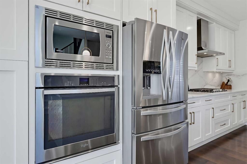 3006 14 Avenue SW, Calgary — photo 4 of 49