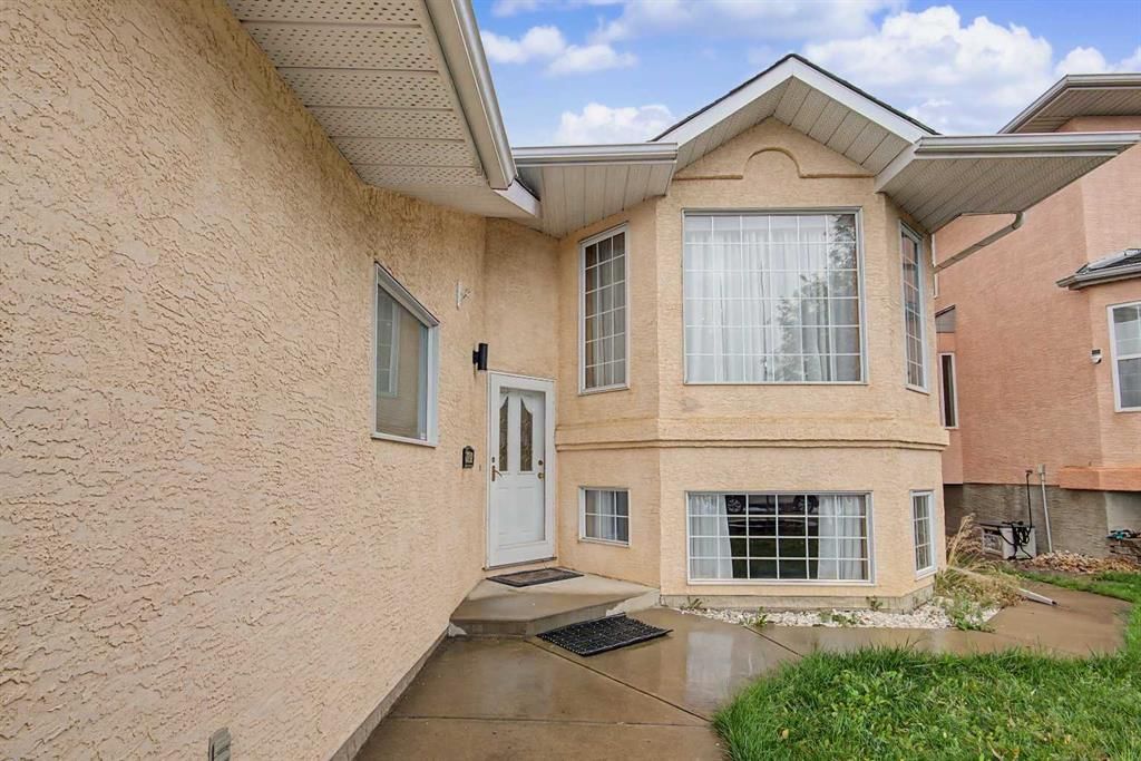 7212 California Boulevard NE, Calgary — photo 2 of 40