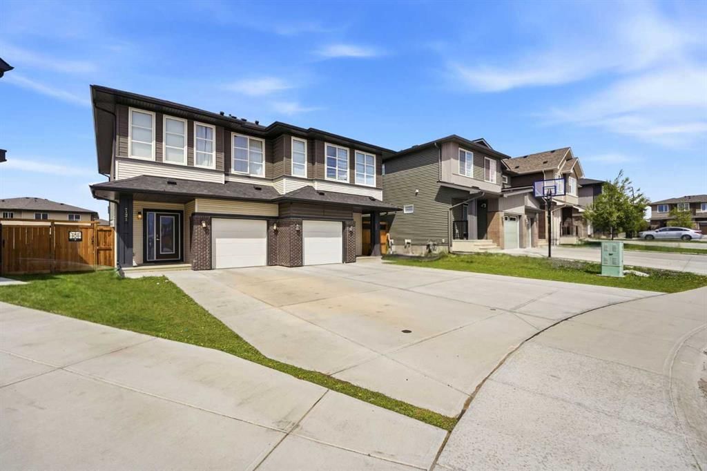 121 Carringvue Park NW, Calgary — main listing photo