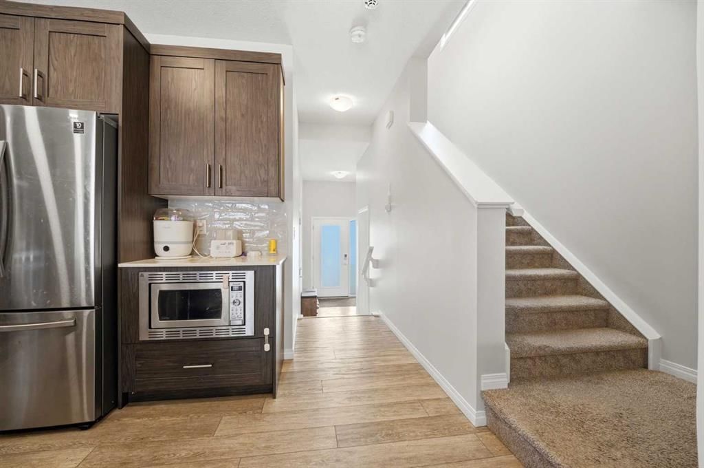 121 Carringvue Park NW, Calgary — photo 4 of 34