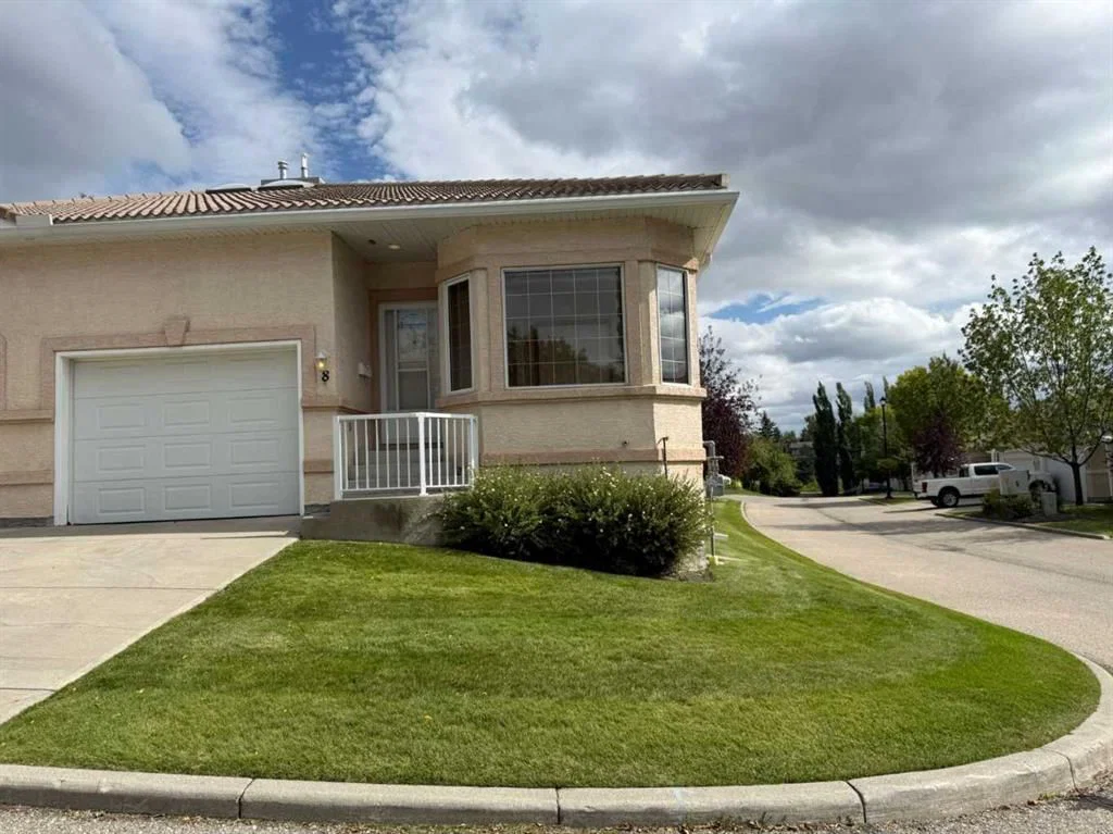 8 Scimitar Rise NW, Calgary — main listing photo